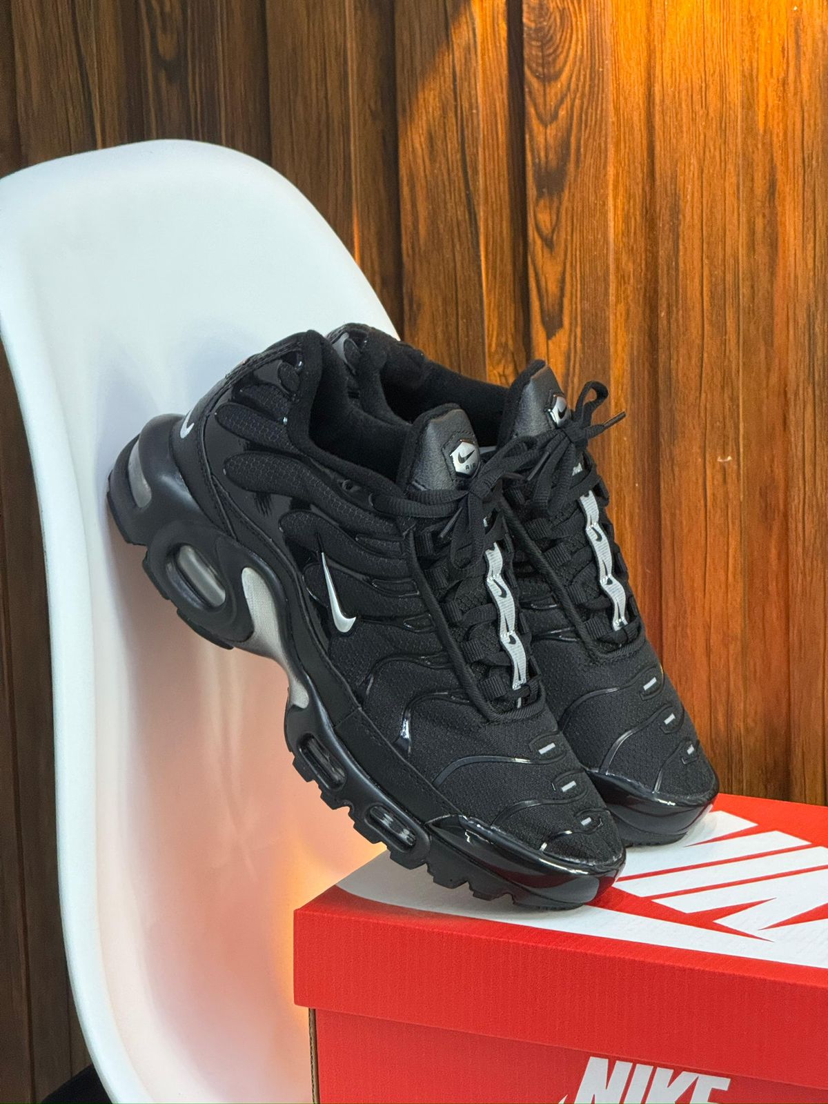 NIKE TN NEGRA