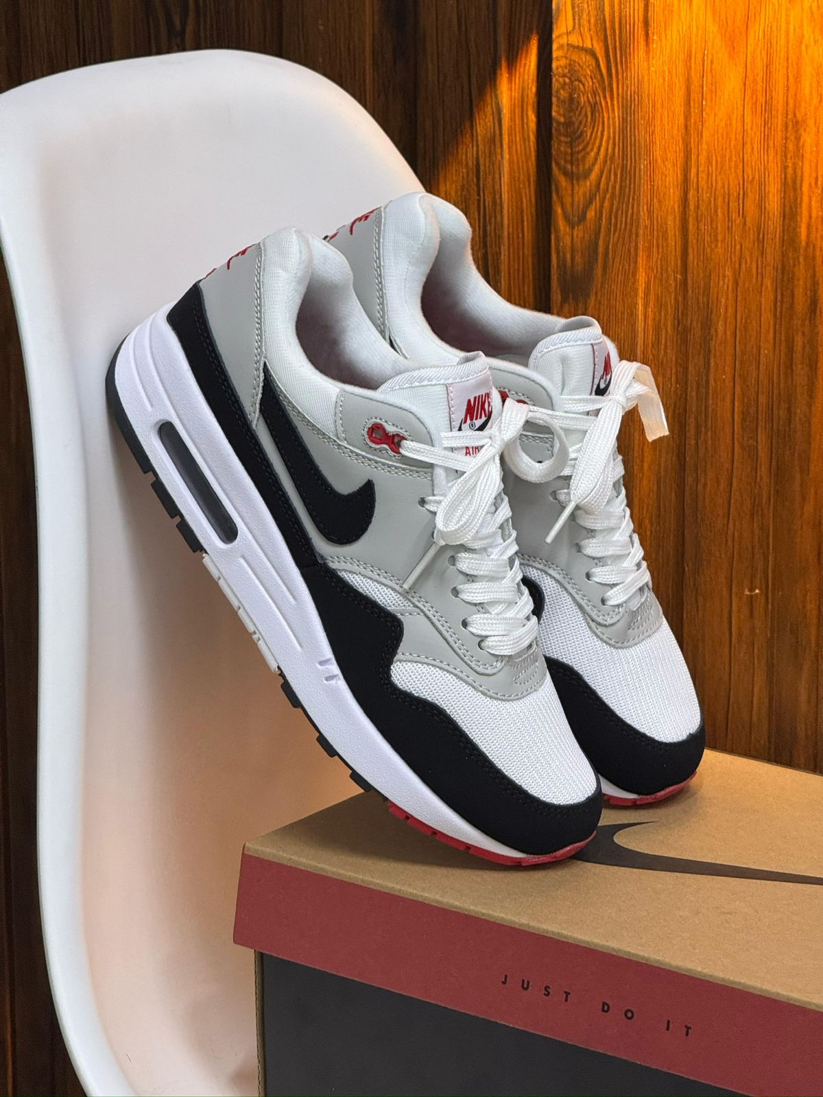 NIKE AIR MAX