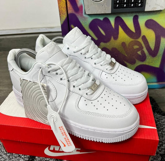 NIKE AIRFORCE CLASICA BLANCA