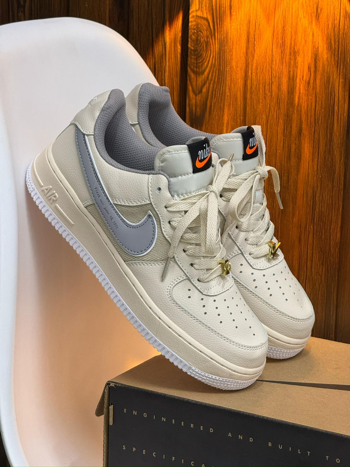 NIKE AIRFORCE BEIGE