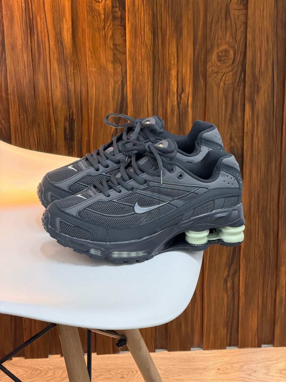 NIKE SHOX NEGRA