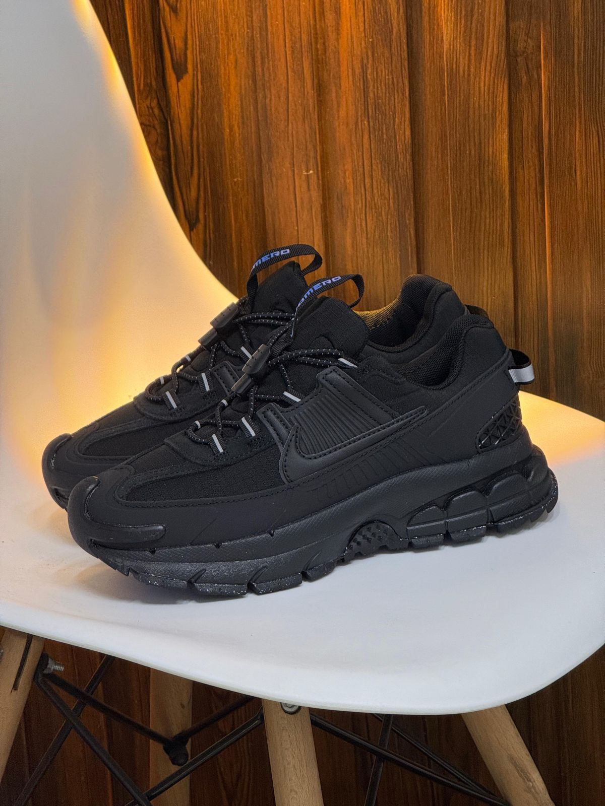 NIKE VOMERO NEGRA