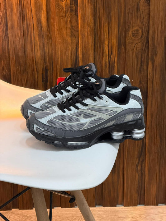 NIKE SHOX GRIS