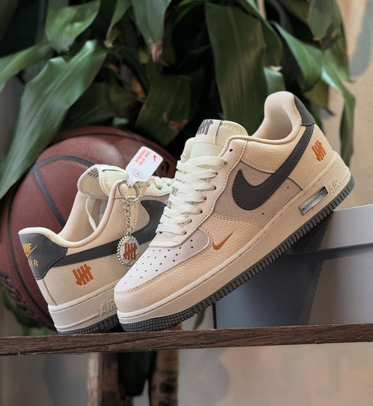 NIKE AIFORCE BEIGE