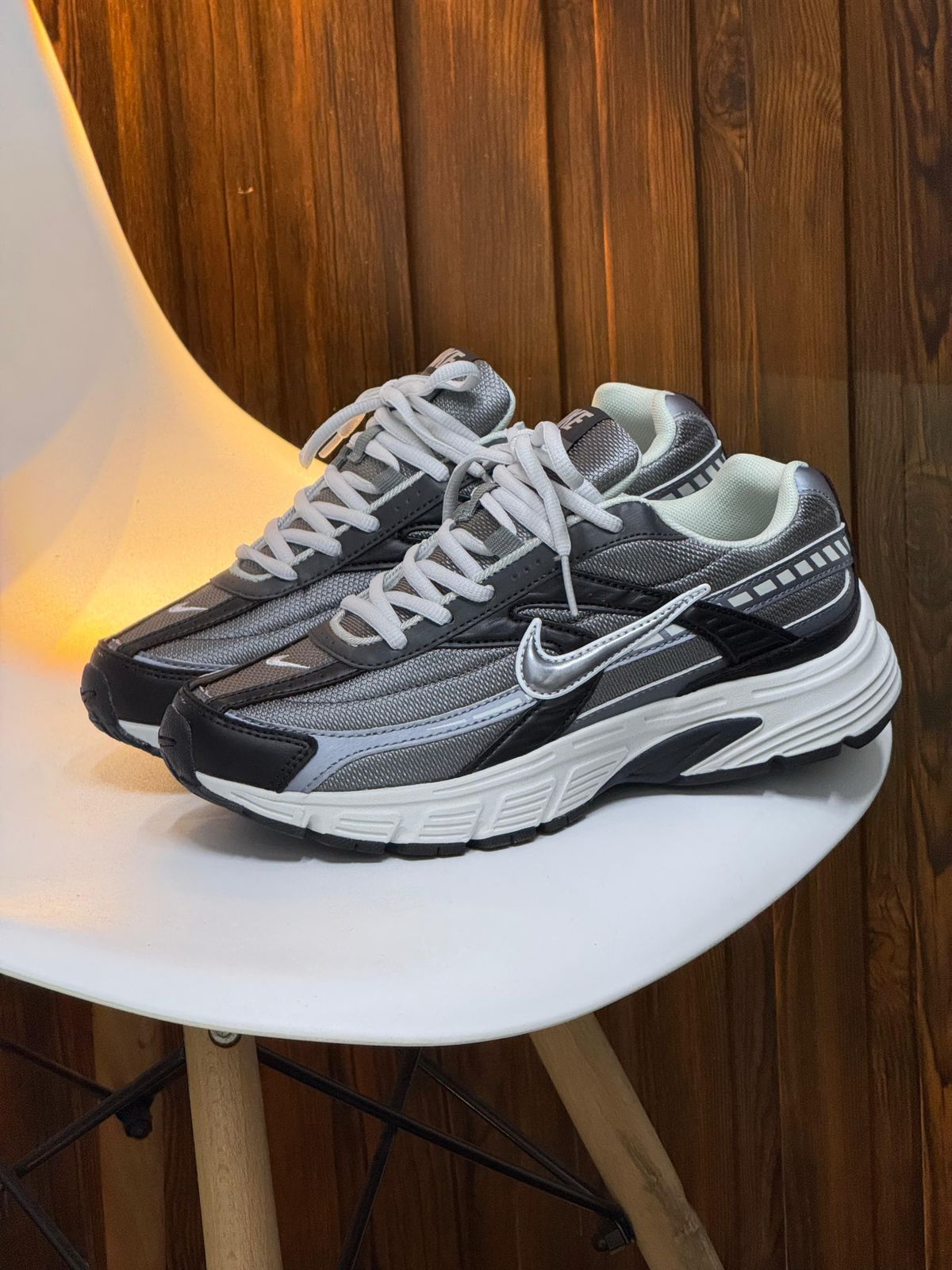 NIKE INITIATOR NEGRA