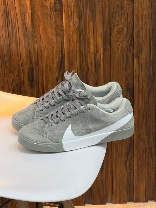 NIKE BLAZER LOW BEIGE