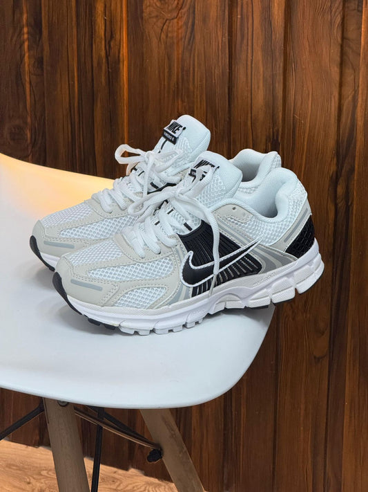 NIKE VOMERO BEIGE