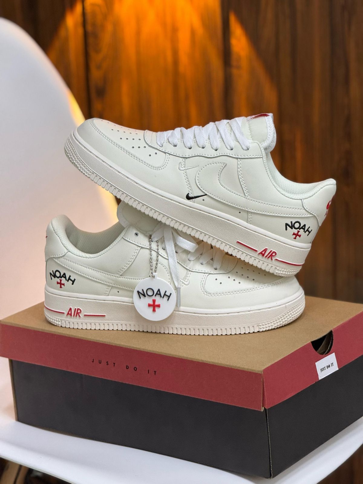 NIKE AIRFORCE NOAH