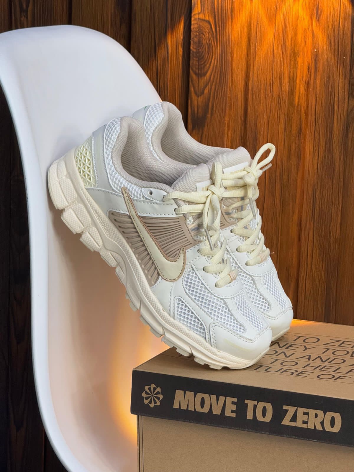 NIKE VOMERO BEIGE