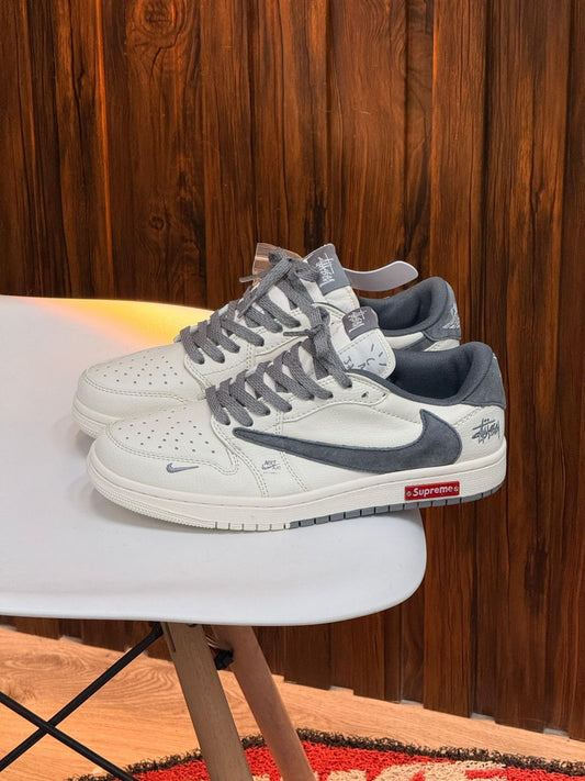 NIKE TRAVIS BEIGE