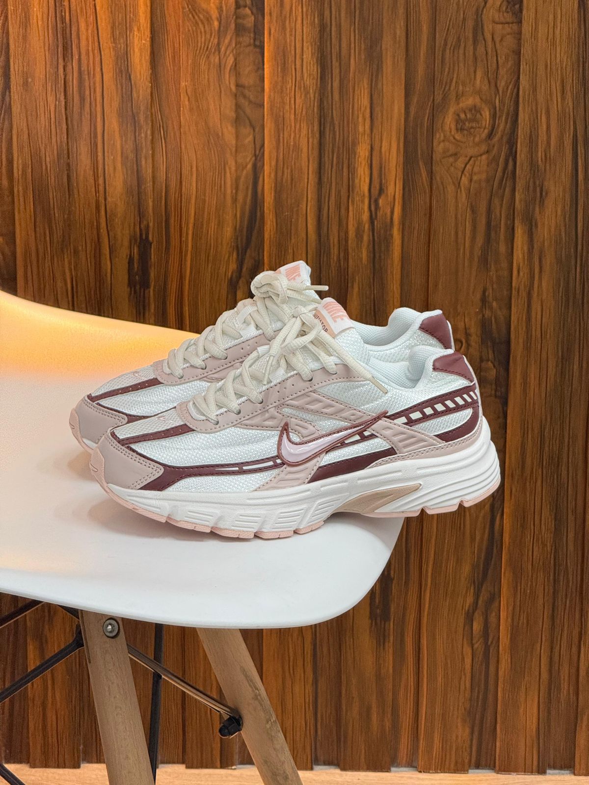 NIKE INITIATOR ROSADA