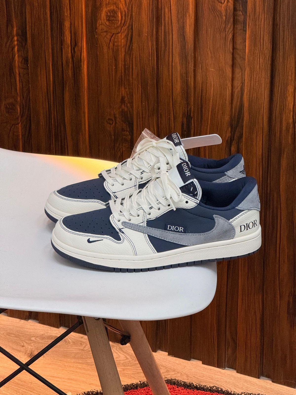 NIKE TRAVIS