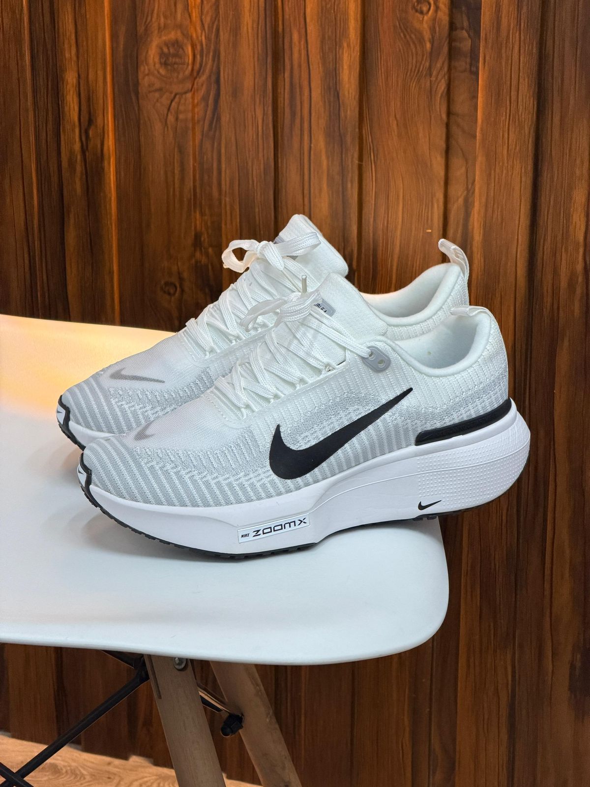 NIKE ZOOM INVINCIBLE