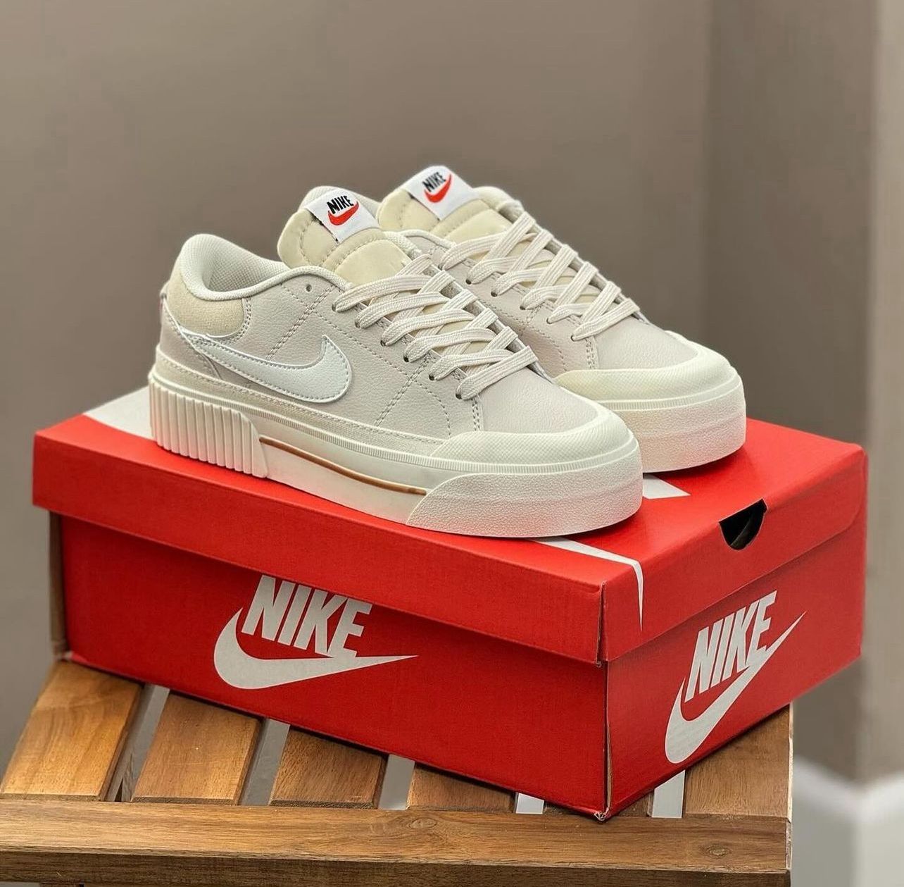 NIKE LEGACY BEIGE