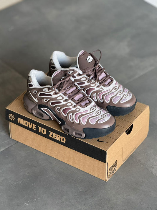 NIKE TN GRIS CAFE