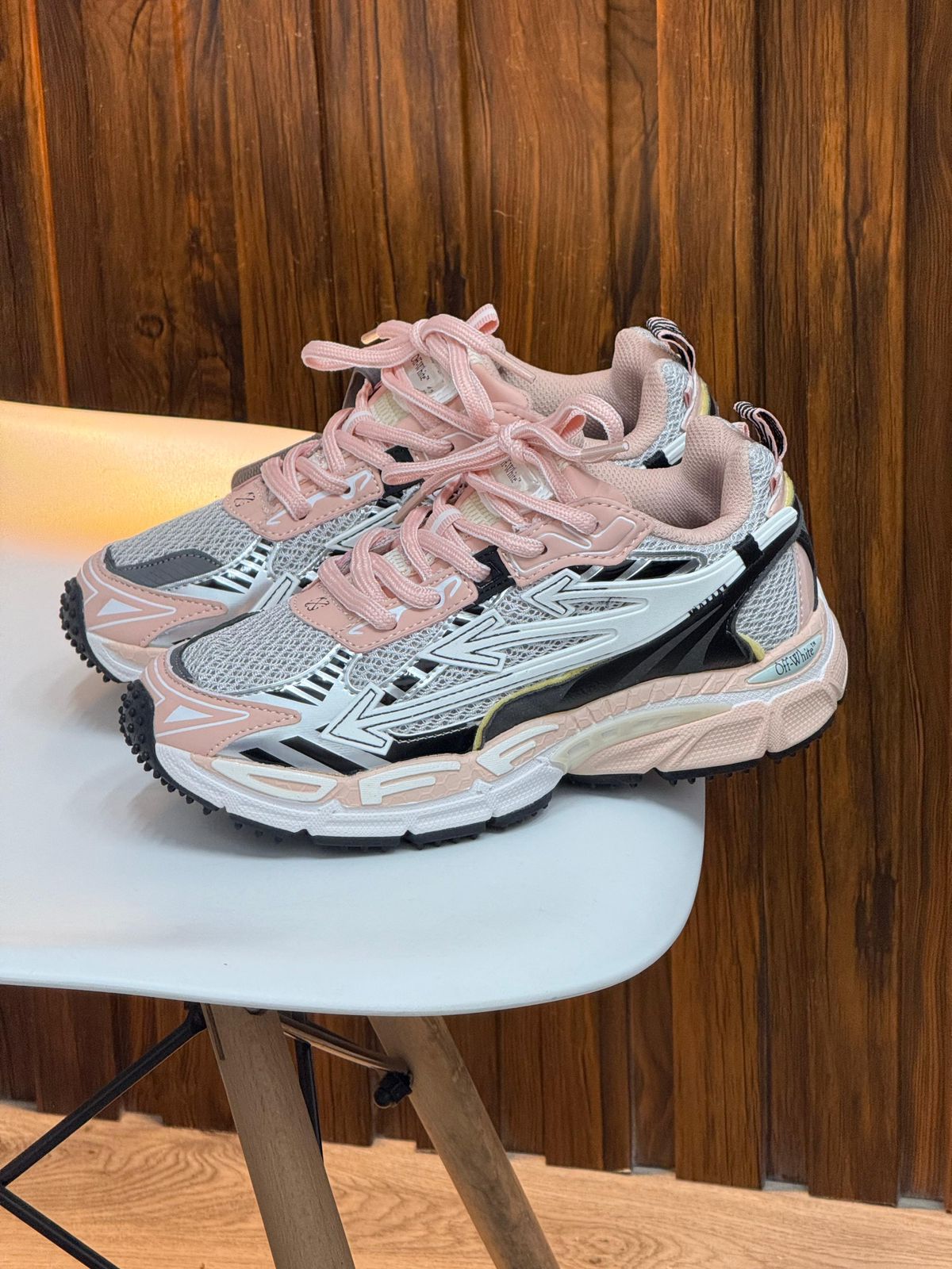 OFF WHITE