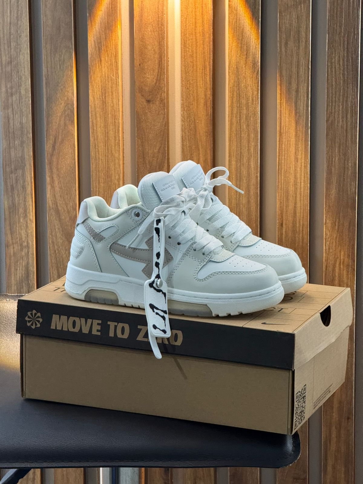 OFF WHITE