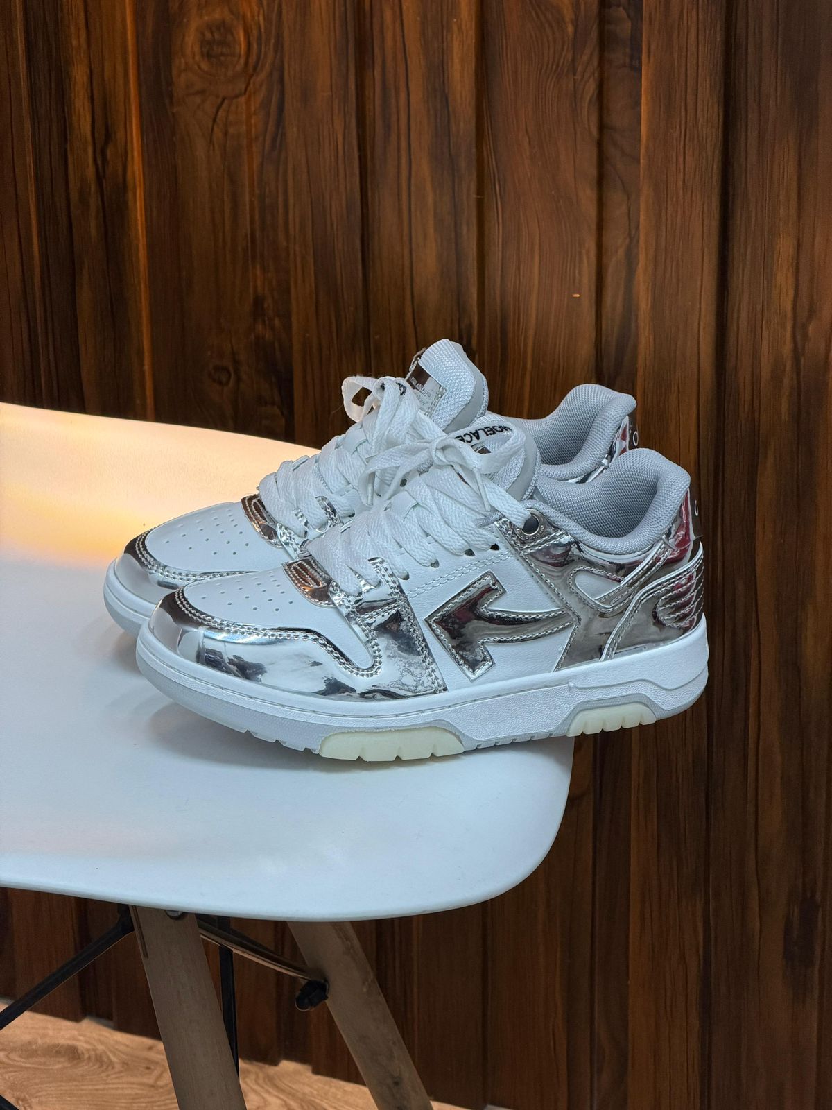 OFF WHITE