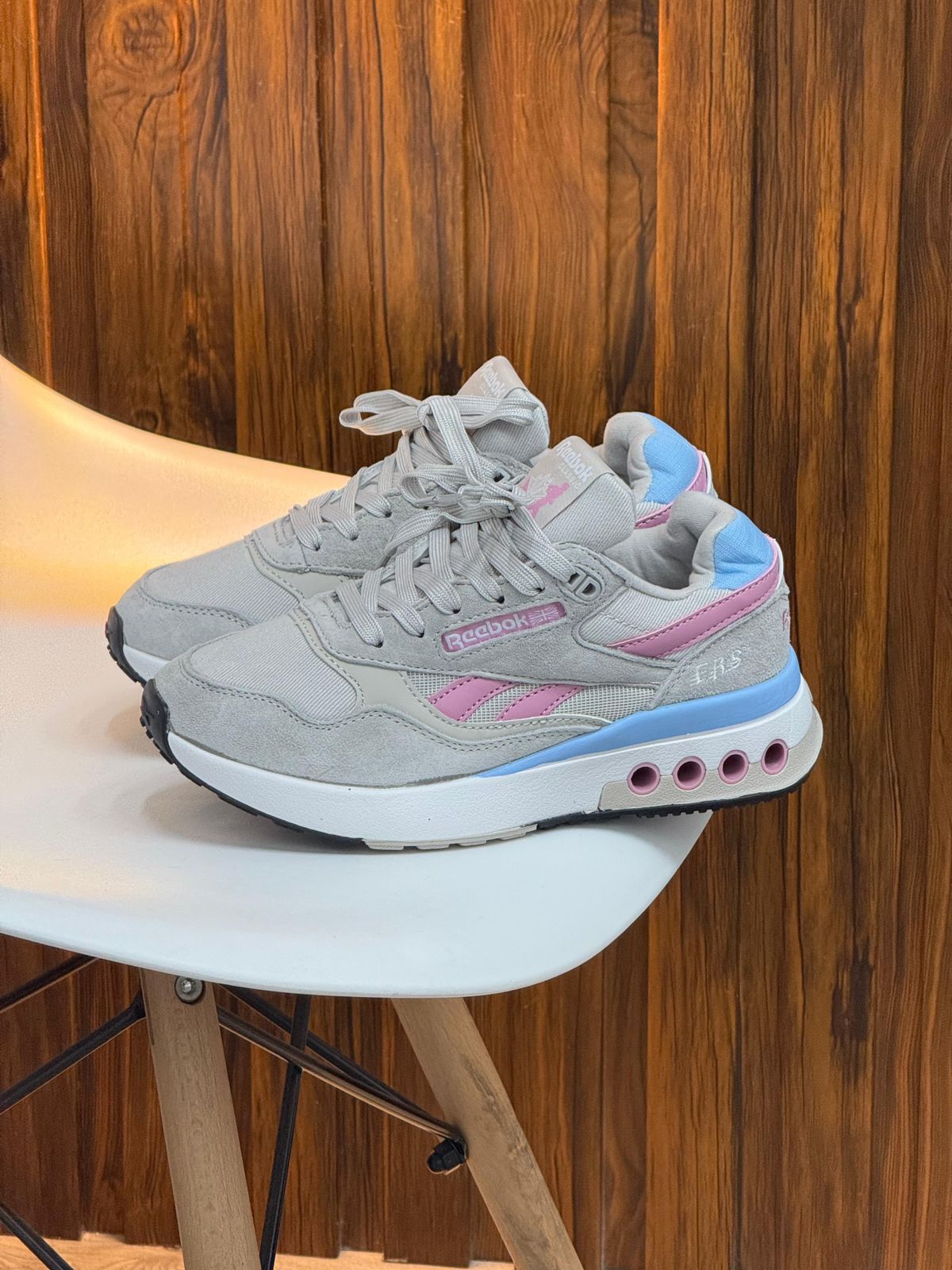 REEBOK GRIS