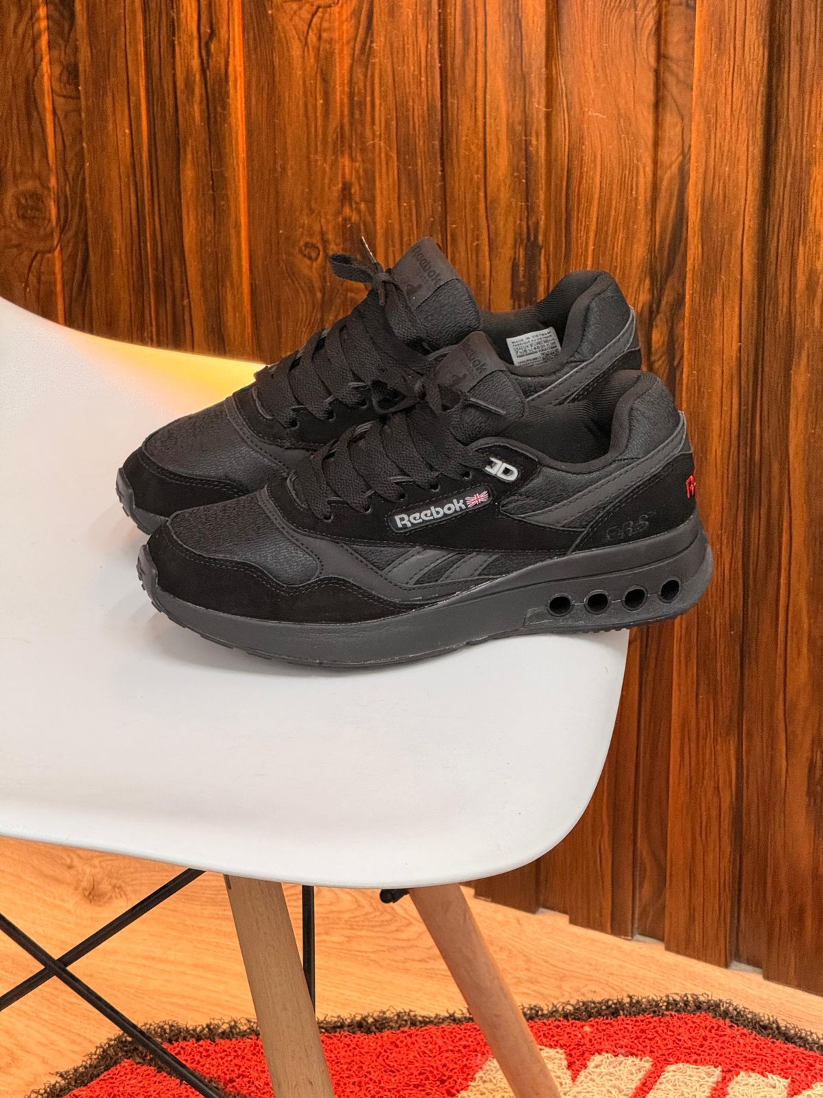 REEBOK NEGRA
