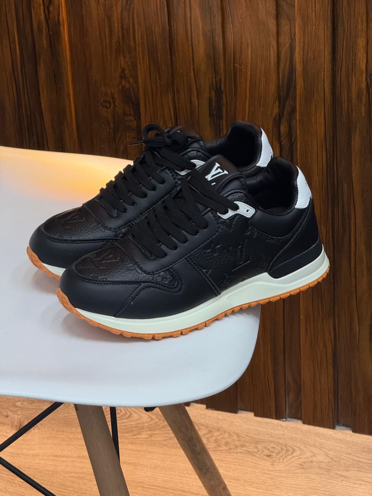 LOUIS VUITTON NEGRA