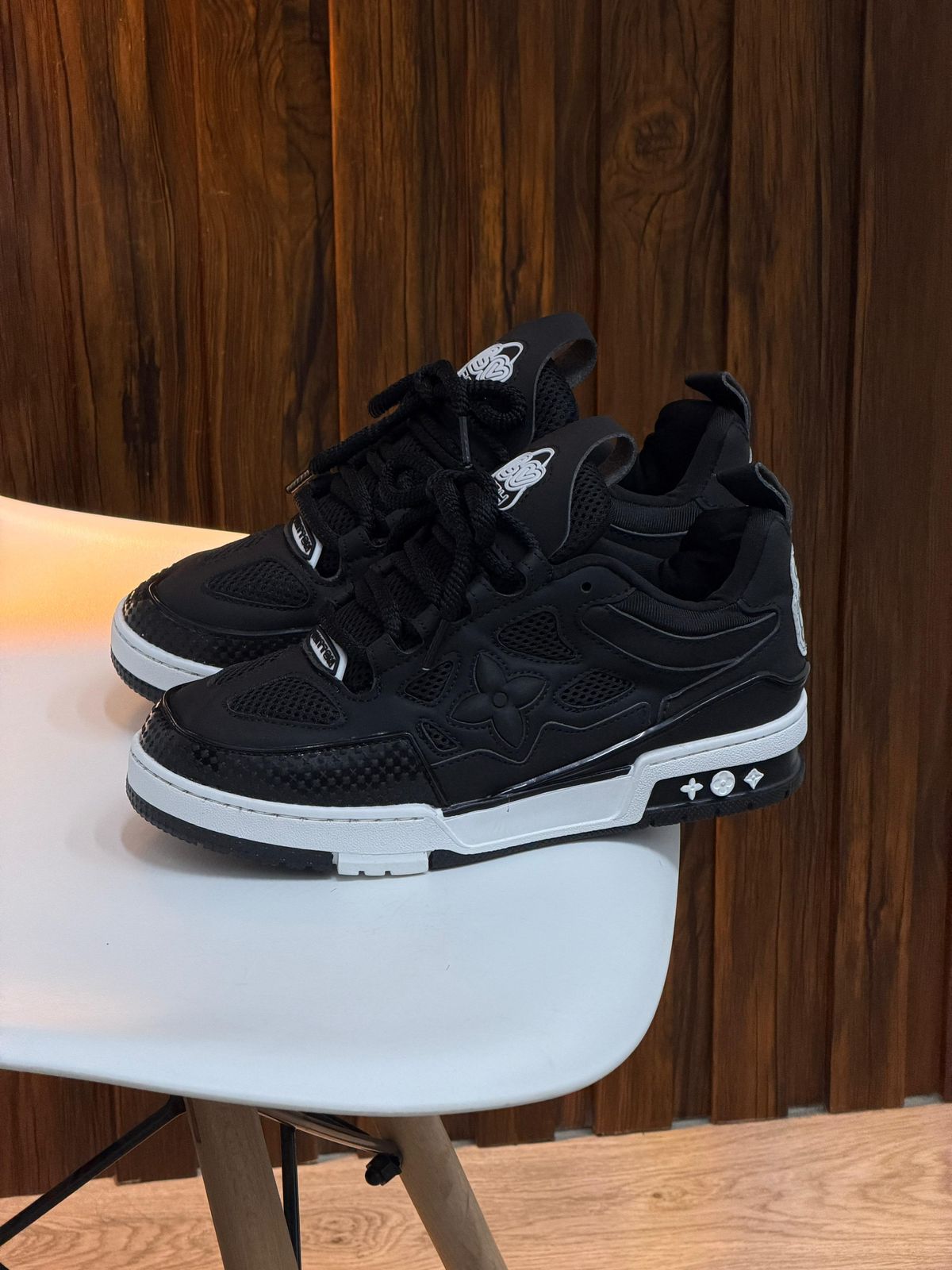 LOUIS VUITTON SKATE NEGRA