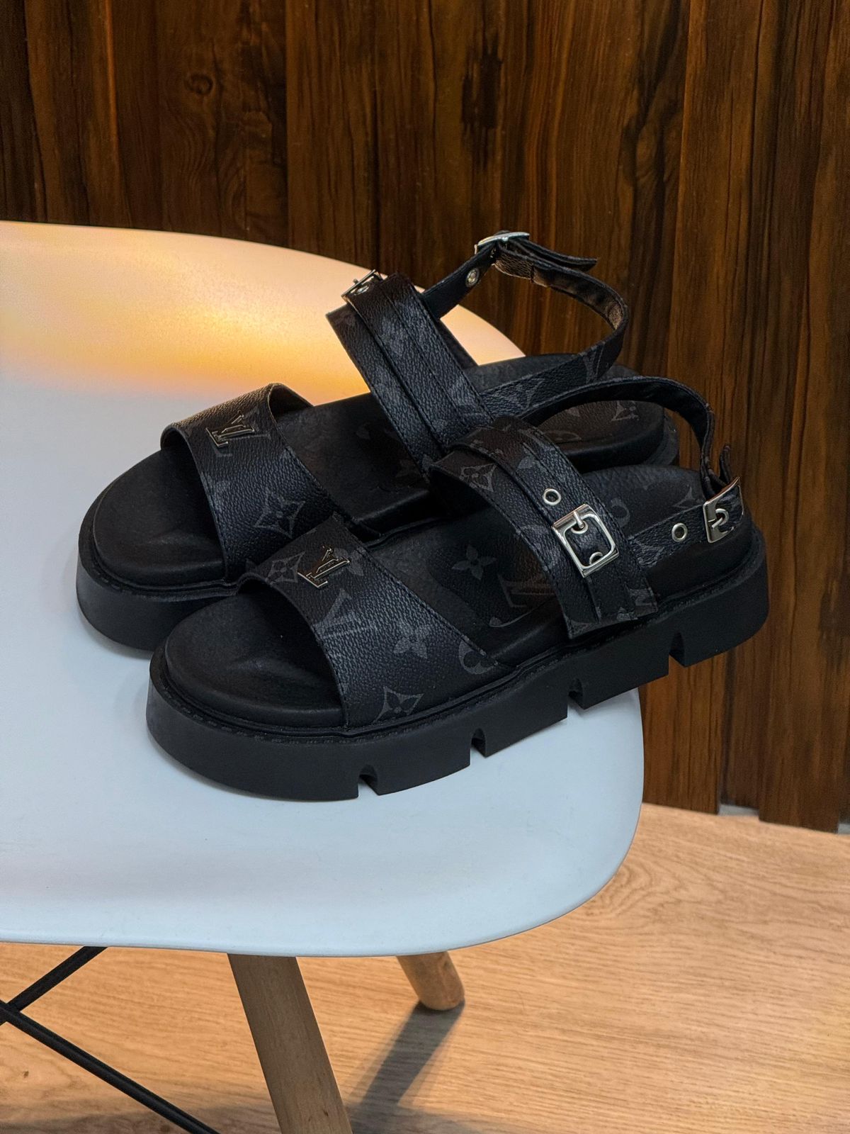 LOUIS VUITTON NEGRA