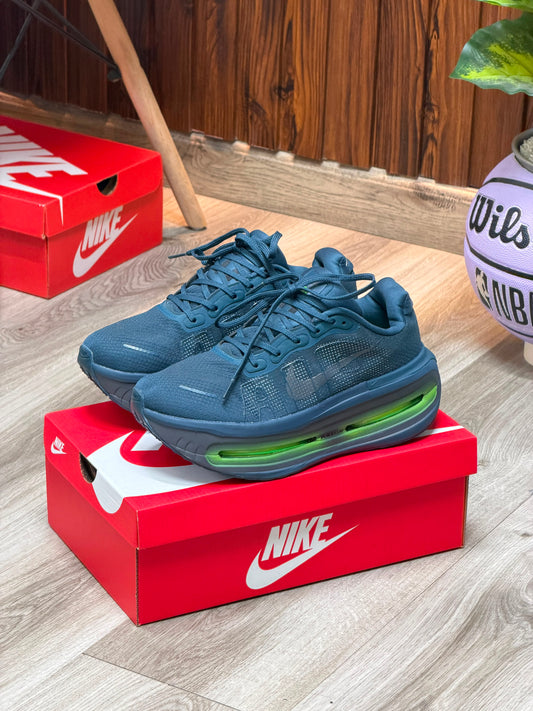 NIKE VOMERO PREMIUM GRIS
