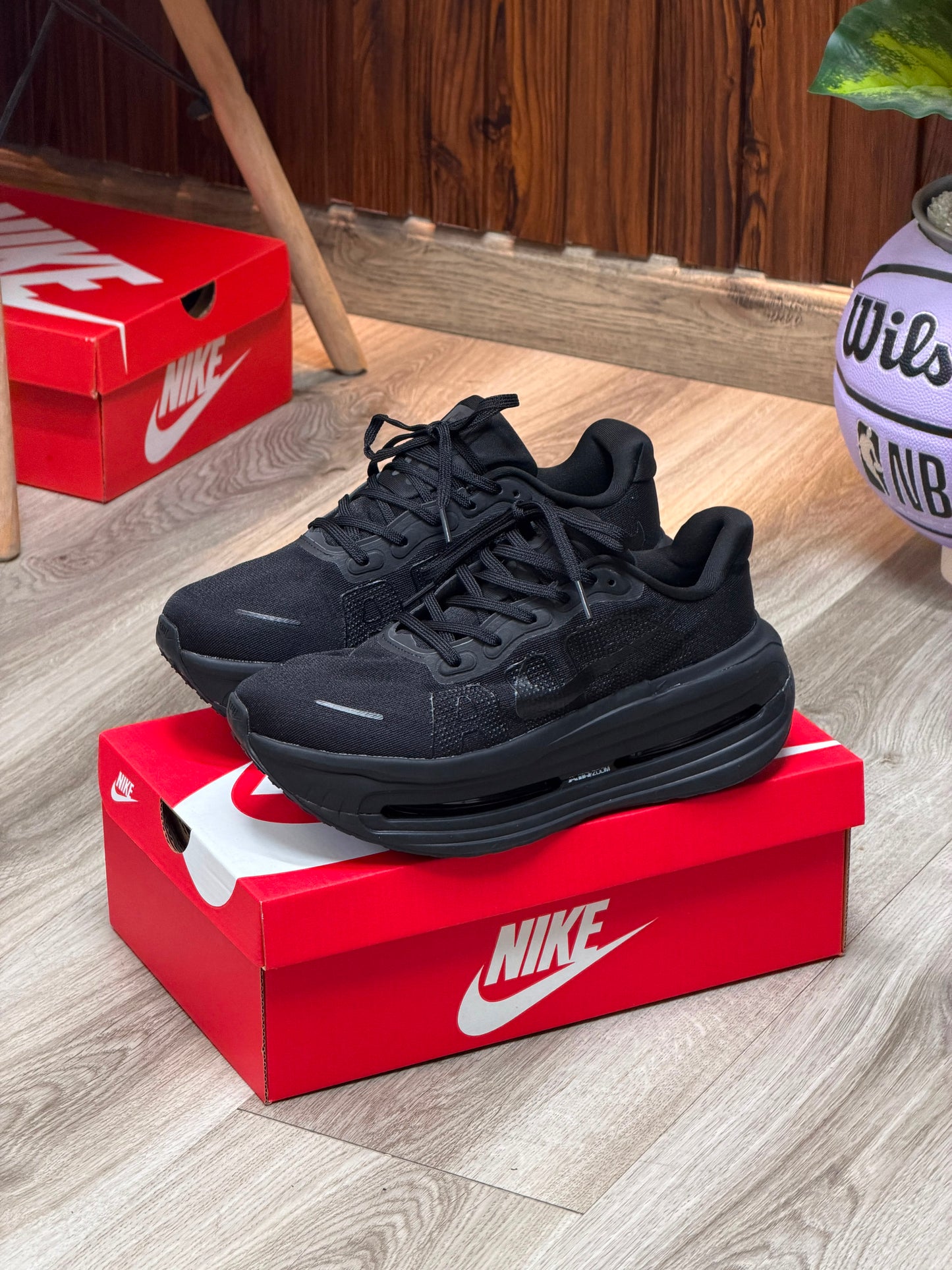 NIKE VOMERO PREMIUM GRIS NEGRO