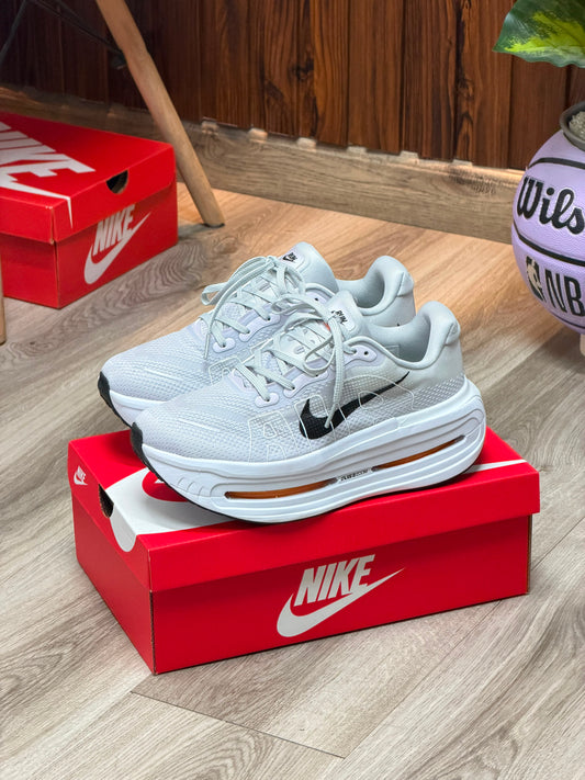 NIKE VOMERO PREMIUM BLANCO