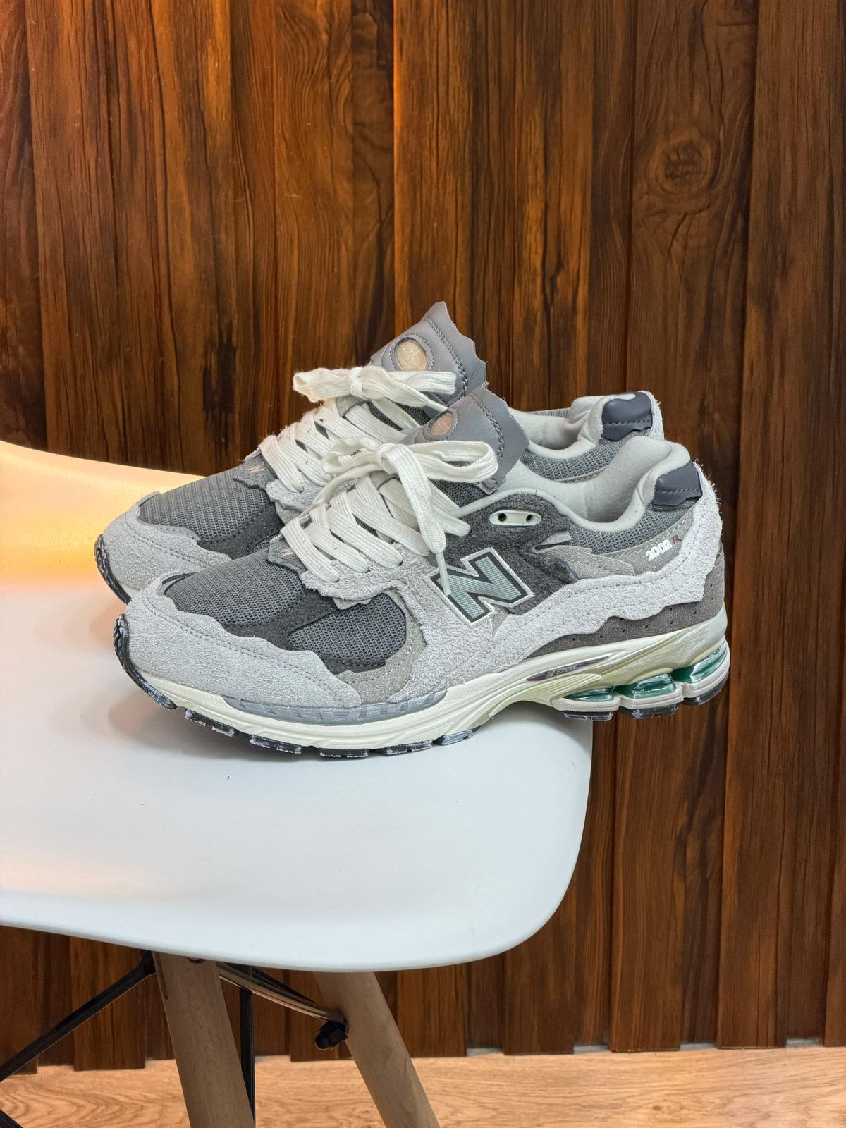 NEW BALANCE 2002 GRIS