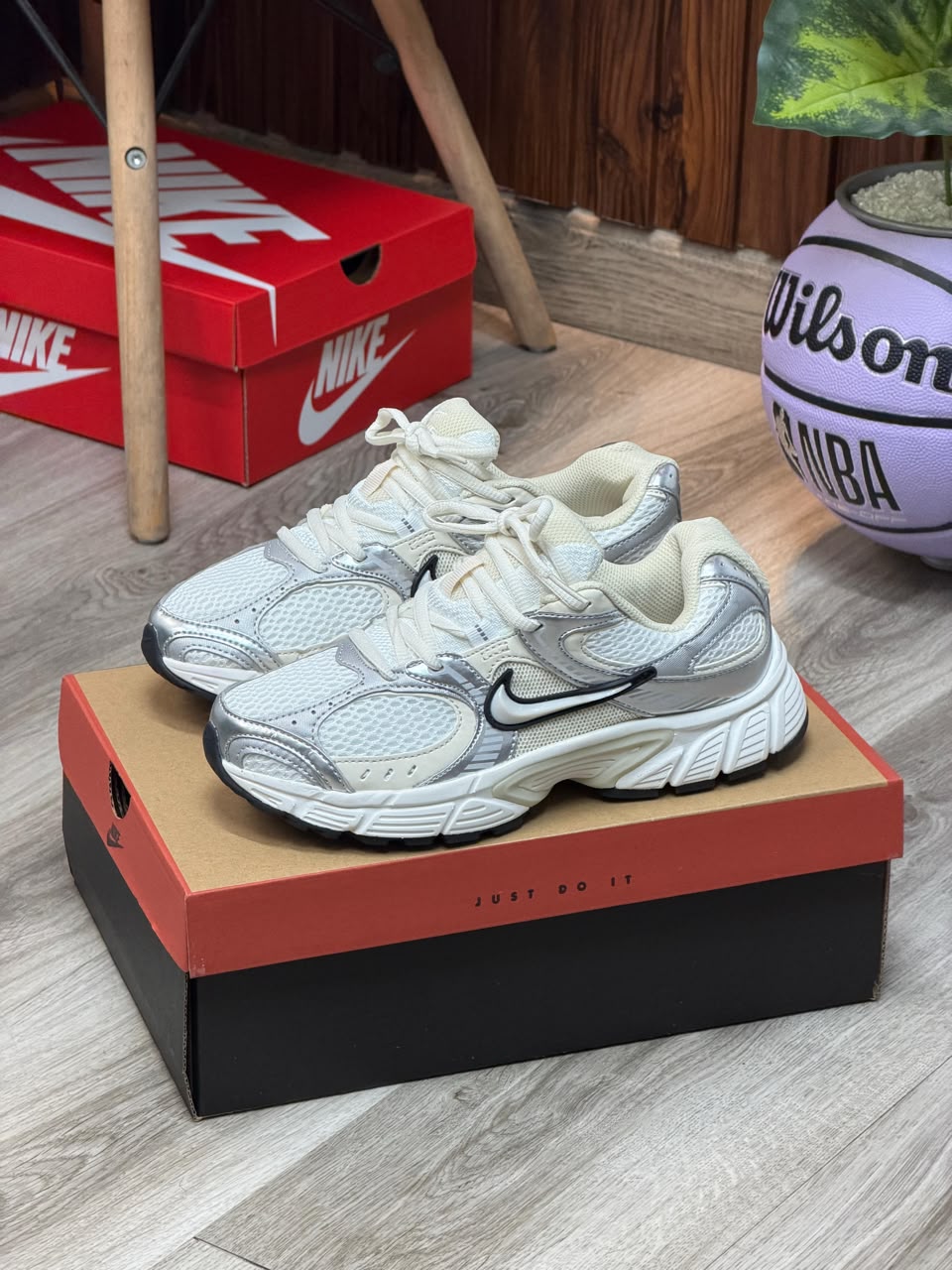 NIKE V5K RUN BEIGE