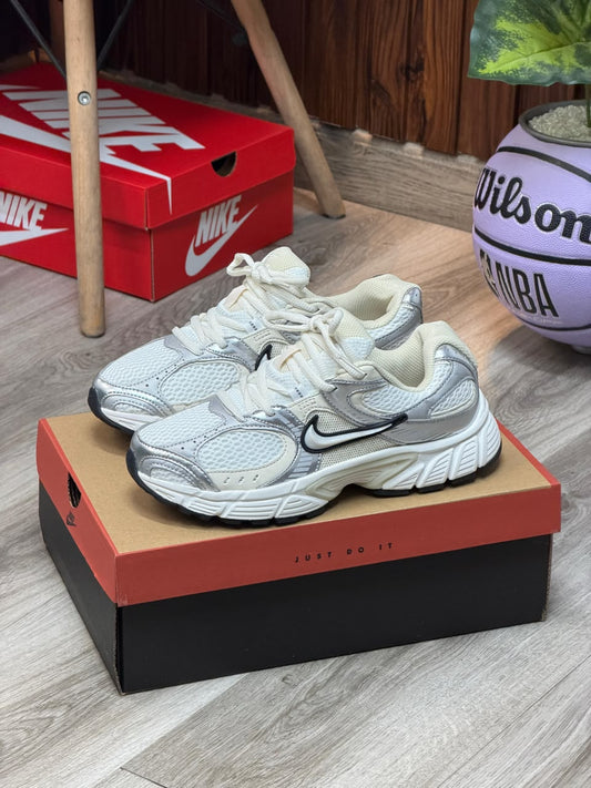 NIKE V5K RUN BEIGE