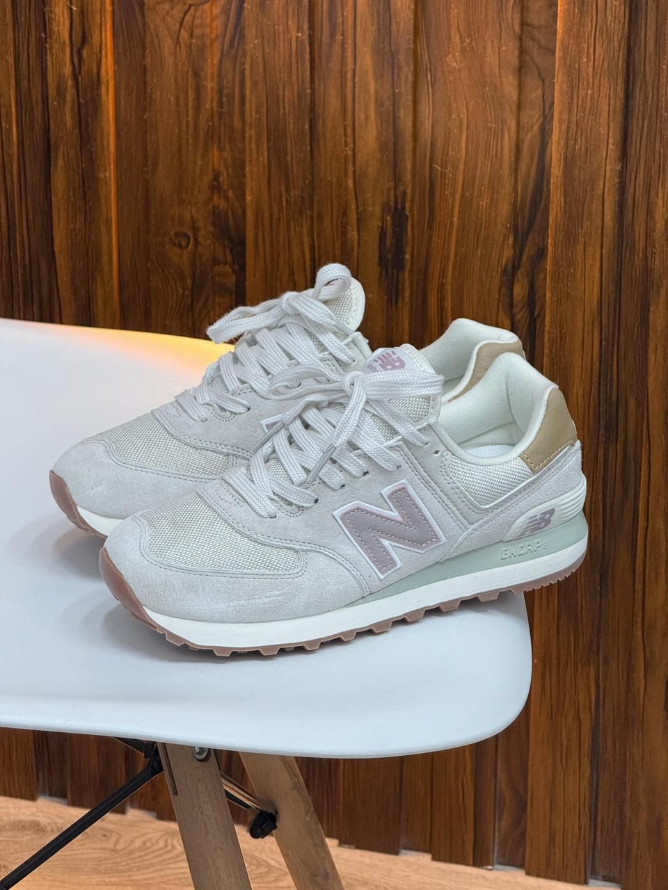 NEW BALANCE 574 BEIGE