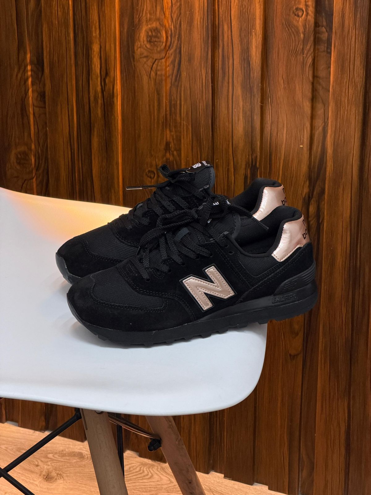 NEW BALANCE 574 NEGRA