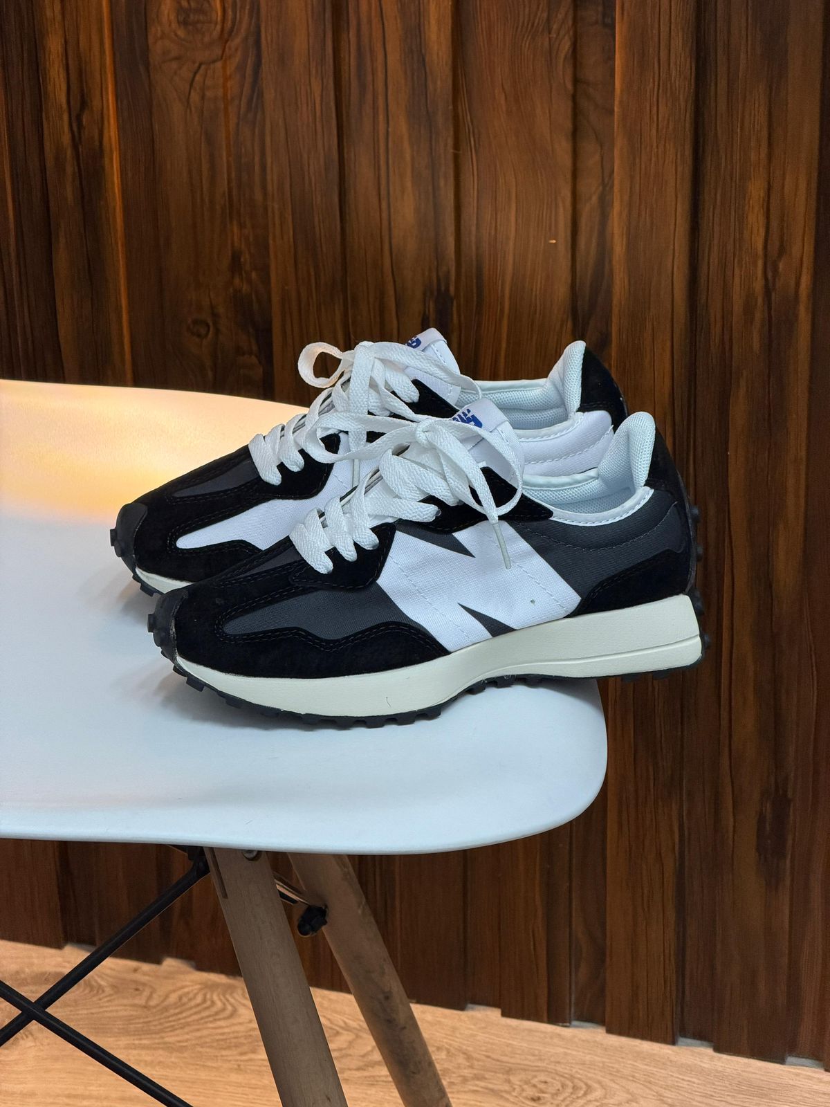 NEW BALANCE 327 NEGRA