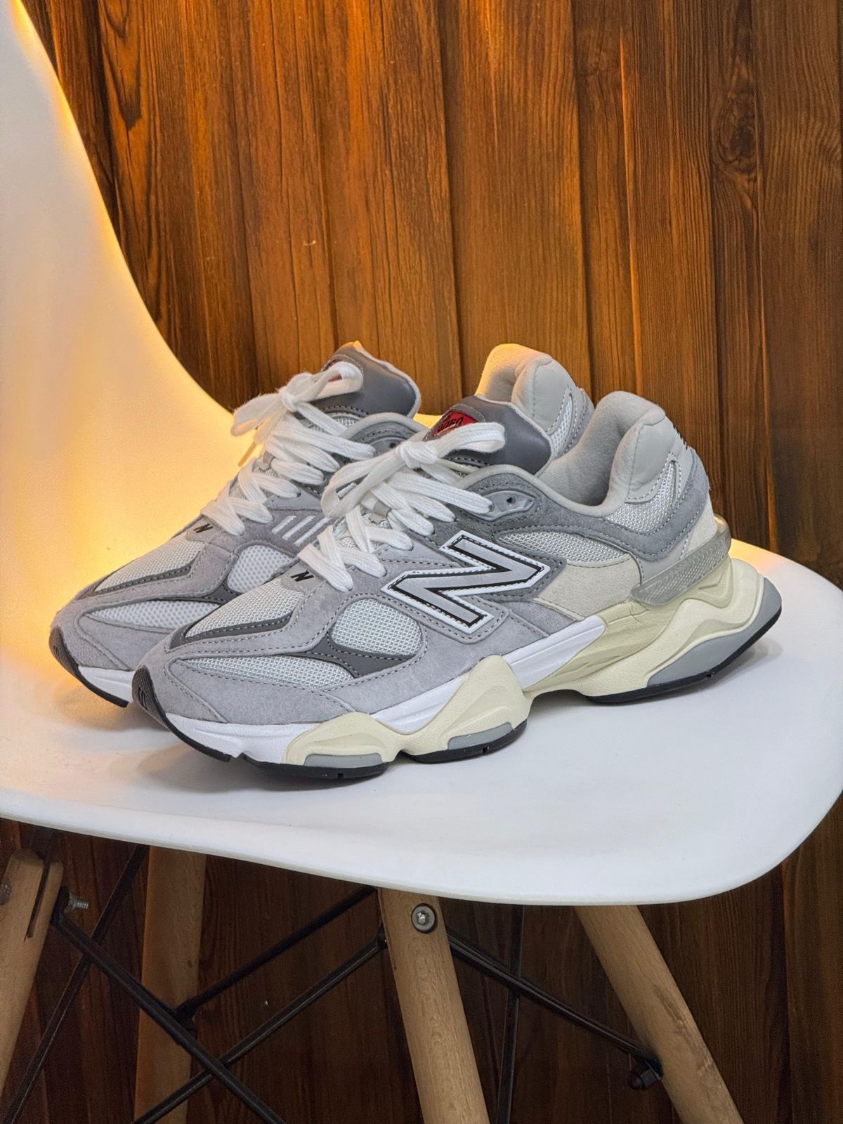 NEW BALANCE 9060 GRIS ROJO