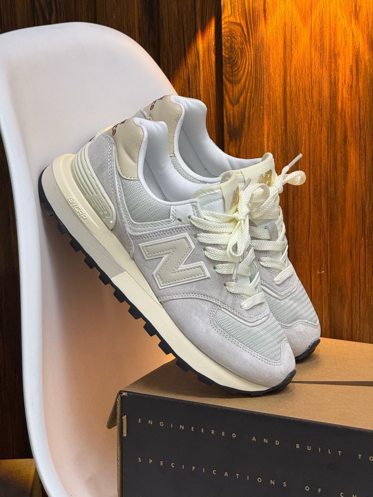 NEW BALANCE 574 GRIS CREMA