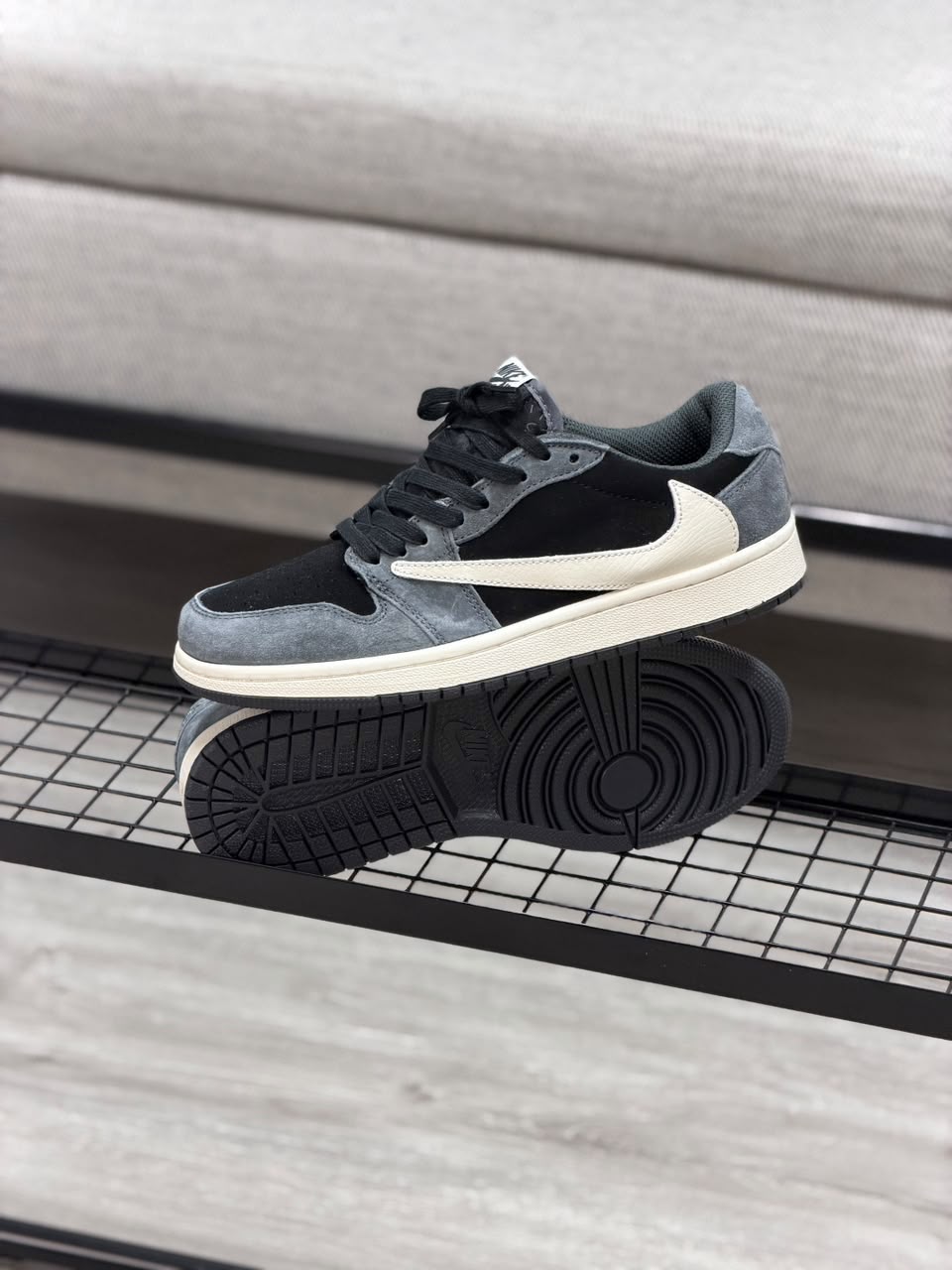 JORDAN RETRO TRAVIS FAVORITOS